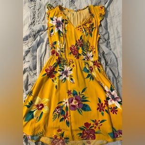 Old Navy yellow summer dress w florals. Size small.